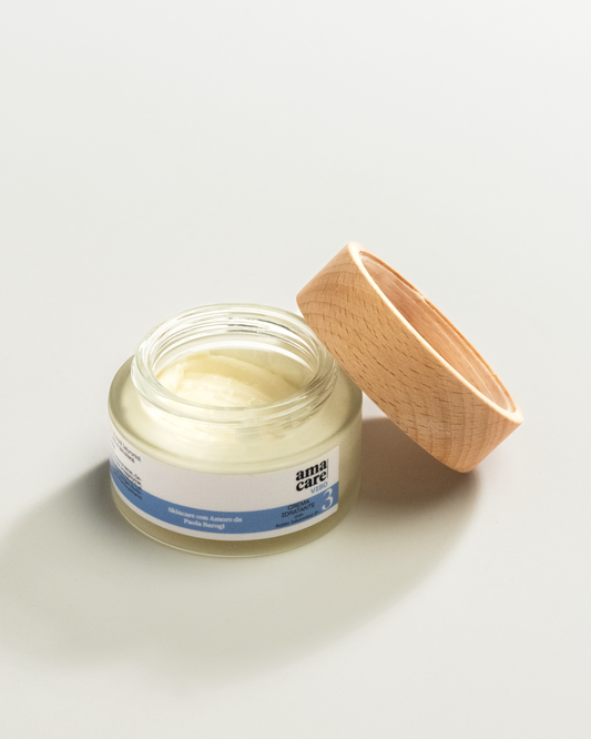 Crema Idratante Acido Ialuronico AmaCare – dettaglio texture crema idratante viso